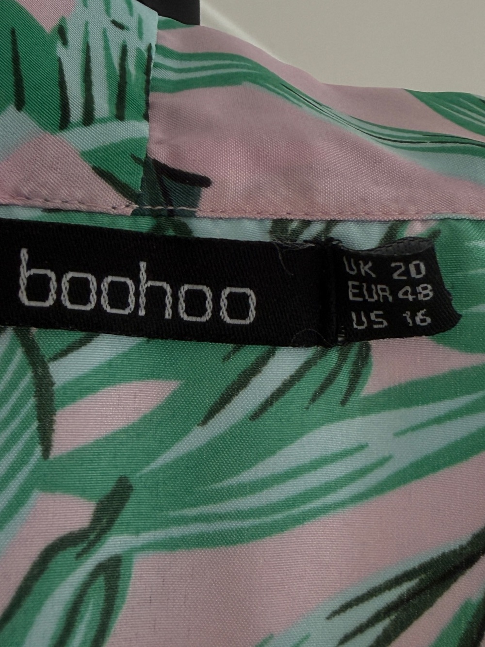 Boohoo Pink Satin Robe with Green Tropical Leaf Print - Picture 5 of 8